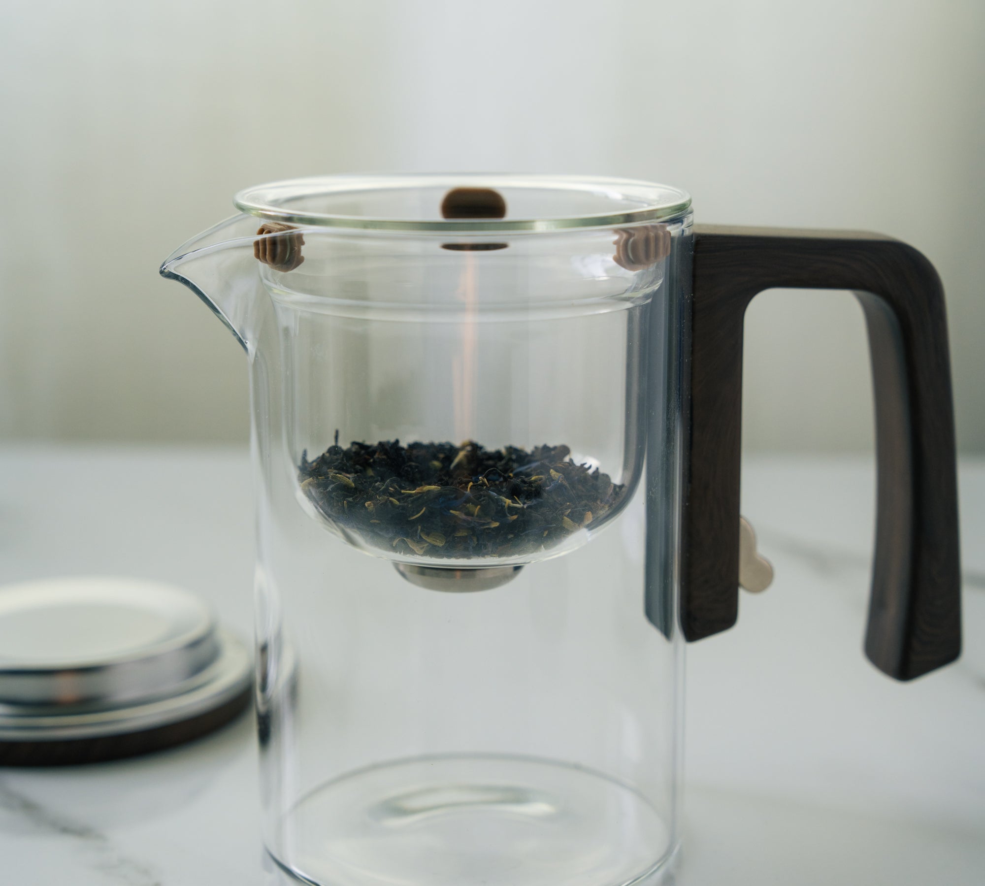 Magnetic Release Glass Teapot with Tea Infuser - Rich And Pour